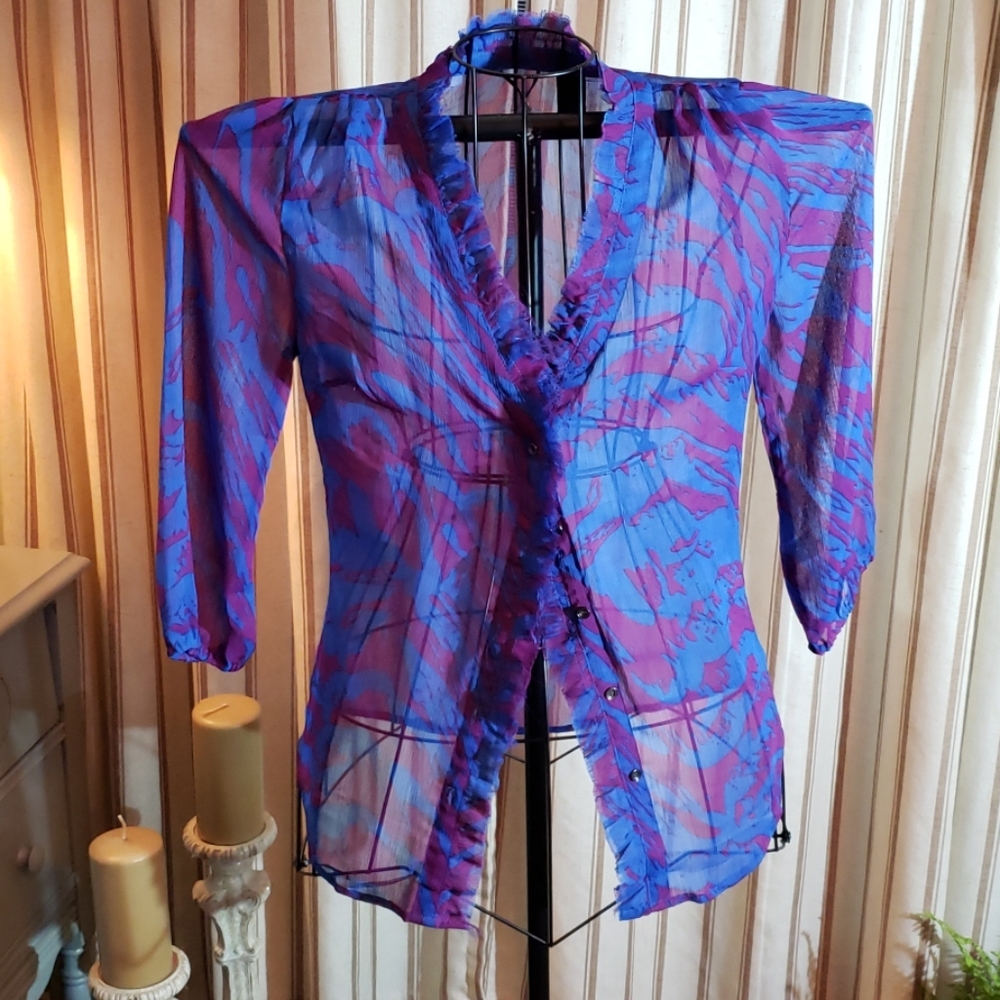 BKE Boutique Blouse Shirt Size Small Frayed